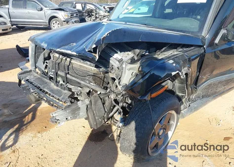 2008 Jeep Commander Sport z USA, uszkodzony, nr VIN 1J8HH48K18C155586